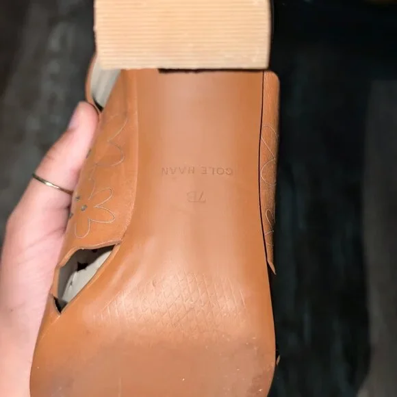 Chic Cole Haan Brown Leather Heels – Size 7B - Picture 4 of 5